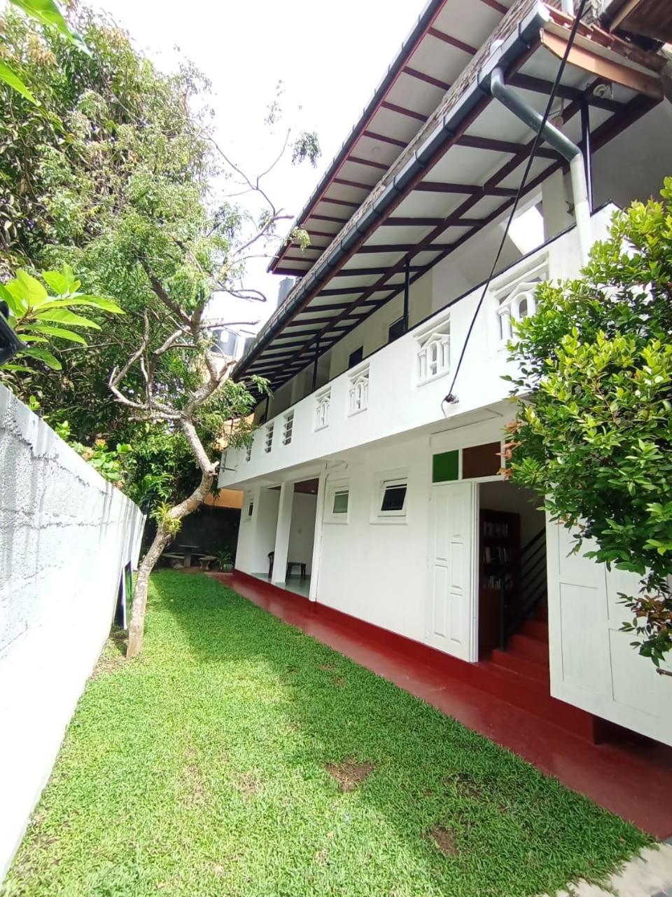 Sihara Rooms & Hostel Matara Buitenkant foto